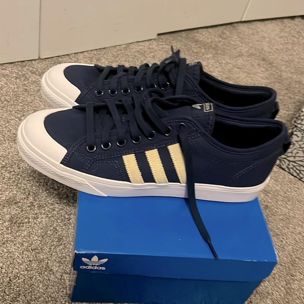 Adidas NIZZA Low navy/tan/white limited time shoe
